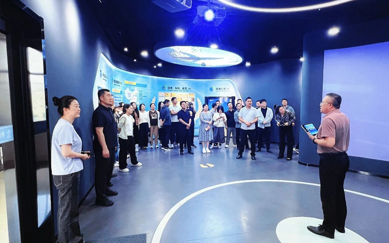 Huaxin News | Field visits inspire practical work, government and enterprises work together to promote development - 2026 Rushan City township-level cadre training class visits Huaxin Food Group